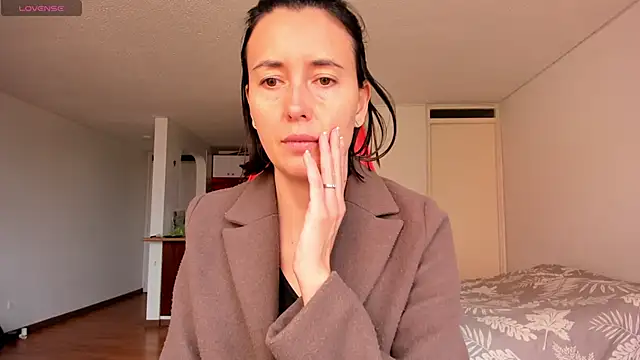 zoe jeane beker online show from December 2024 09:01:01 PM