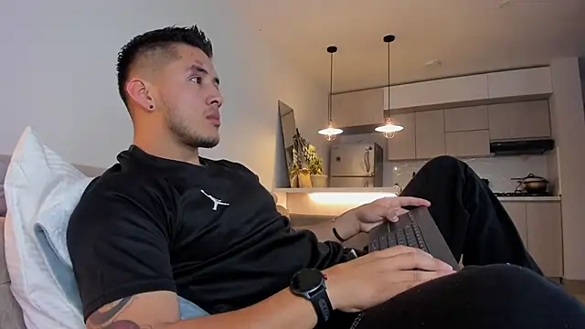 Chriskyle  online show from December 2024 11:11:02 AM