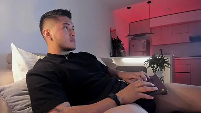 Chriskyle  online show from January 2025 04:02:01 AM