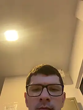 Juliano2289 online show from April 2026 07:59:01 PM