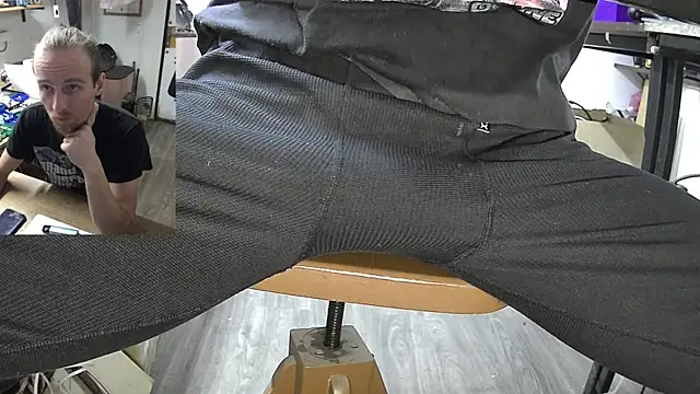 Snapshot of Happy_Michal chatting on December 2024 12:44:02 PM Happy Michal online show from December 2024 12:44:02 PM