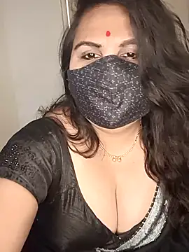 Snapshot of Love-priya chatting on February 2025 06:44:02 AM Love-priya online show from February 2025 06:44:02 AM