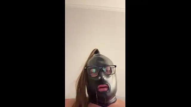 boycroo1 online show from October 2025 08:14:02 PM