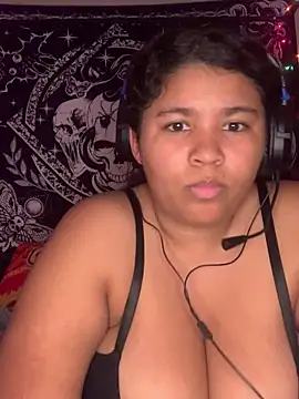Snapshot of KittyLoroi chatting on October 2025 06:13:01 AM KittyLoroi online show from October 2025 06:13:01 AM