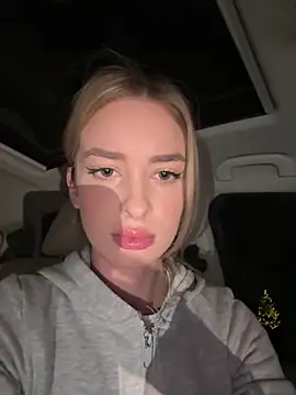 Snapshot of EvieEvans chatting on December 2024 07:56:02 PM EvieEvans online show from December 2024 07:56:02 PM