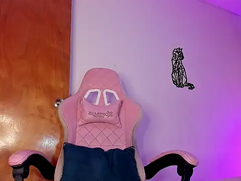 emily lady20 online show from November 2025 05:17:01 AM