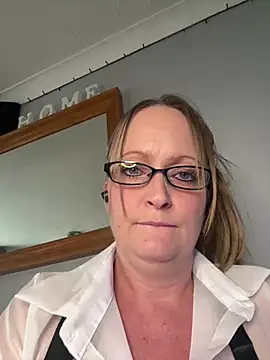 HoneyBluex online show from February 2026 01:10:01 PM