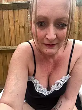 HoneyBluex online show from March 2026 09:35:01 AM