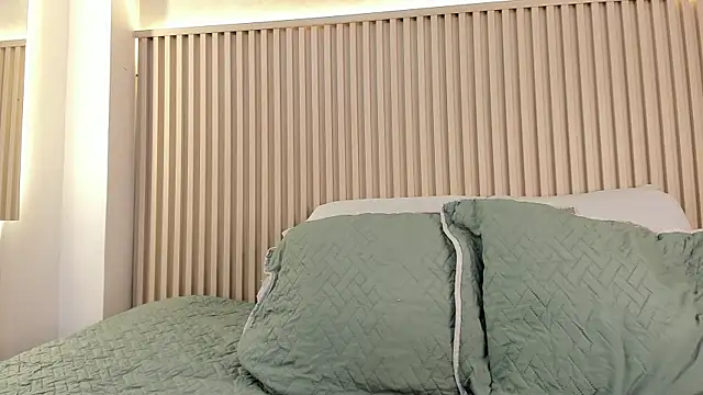 daiana curly online show from April 2026 07:58:02 PM