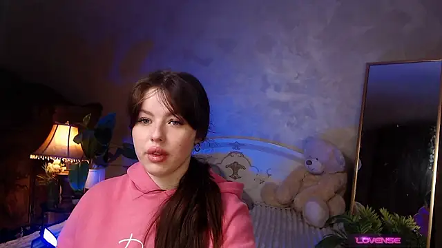 Snapshot of JulieHeets chatting on December 2024 07:17:02 AM JulieHeets online show from December 2024 07:17:02 AM