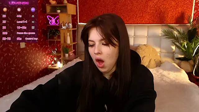 Snapshot of JulieHeets chatting on March 2025 09:23:01 AM JulieHeets online show from March 2025 09:23:01 AM