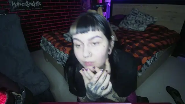 MoorderxDoll online show from December 2025 07:40:02 PM