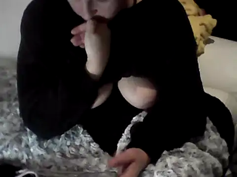 Snapshot of DragoneSFR chatting on January 2025 05:26:02 PM DragoneSFR online show from January 2025 05:26:02 PM