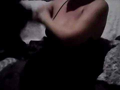 Snapshot of DragoneSFR chatting on January 2025 10:27:02 PM DragoneSFR online show from January 2025 10:27:02 PM