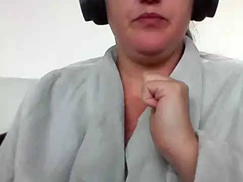 Snapshot of DragoneSFR chatting on February 2025 03:28:02 PM DragoneSFR online show from February 2025 03:28:02 PM