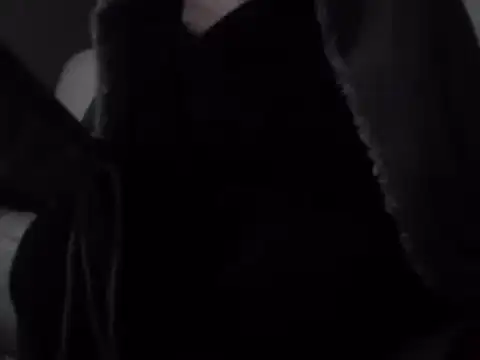 Snapshot of DragoneSFR chatting on February 2025 05:14:01 PM DragoneSFR online show from February 2025 05:14:01 PM