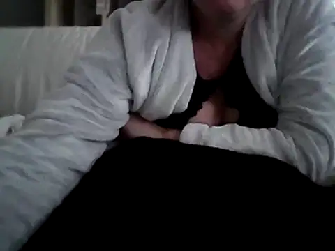 Snapshot of DragoneSFR chatting on February 2025 04:00:01 PM DragoneSFR online show from February 2025 04:00:01 PM