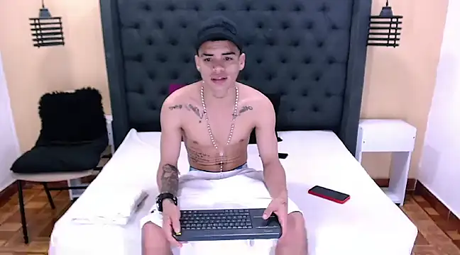 mailo bronw online show from March 2025 08:31:02 PM