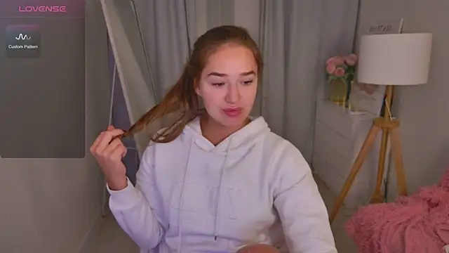 Snapshot of LovelyJessie chatting on April 2026 01:47:02 PM LovelyJessie online show from April 2026 01:47:02 PM
