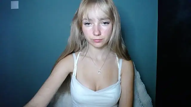 LuciaYoung online show from September 2025 06:35:01 AM