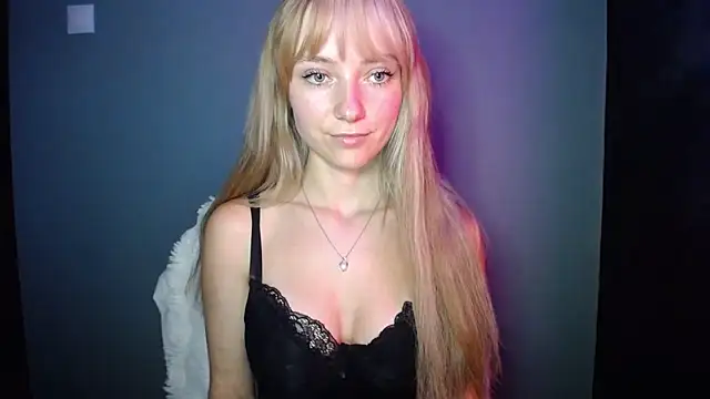 LuciaYoung online show from September 2025 06:55:01 PM