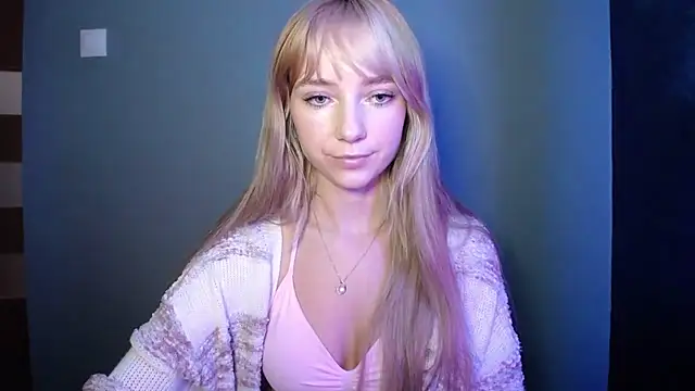 LuciaYoung online show from September 2025 06:40:02 AM