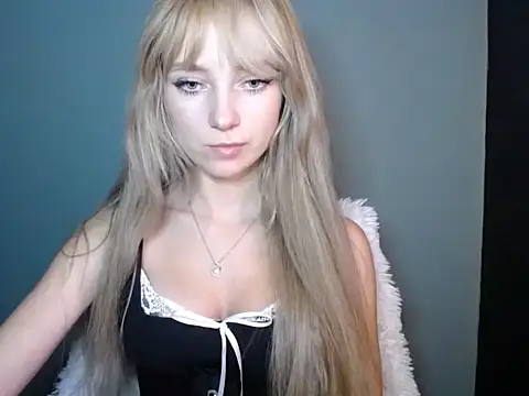 LuciaYoung online show from October 2025 07:26:02 PM