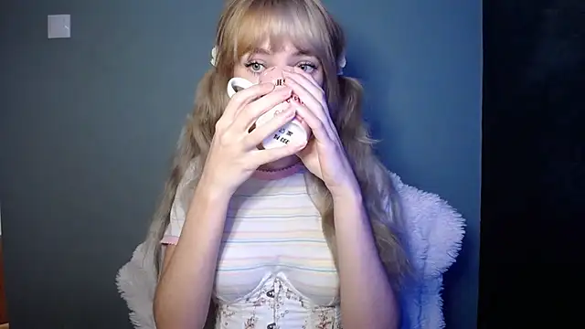 LuciaYoung online show from November 2025 07:30:02 AM