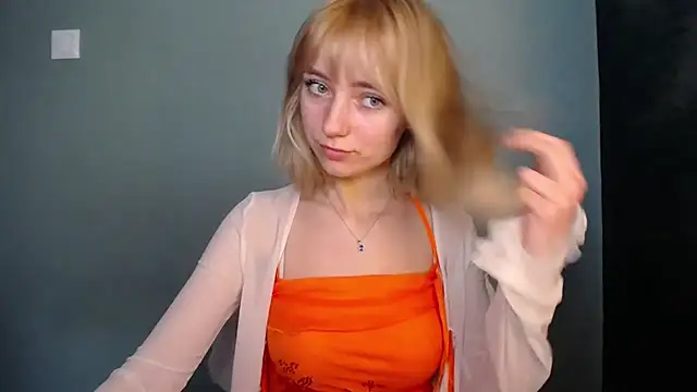 LuciaYoung online show from March 2026 01:18:01 PM