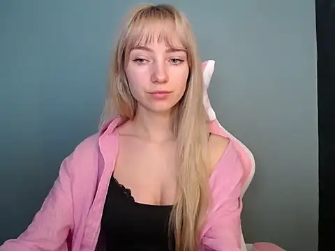 LuciaYoung online show from April 2026 06:44:01 AM