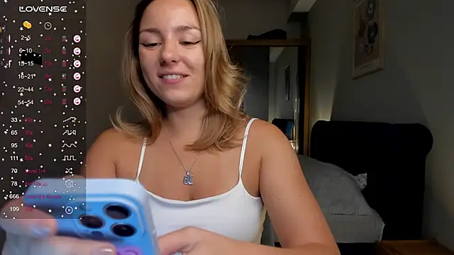 Snapshot of ThreeshaWhite chatting on September 2025 05:30:01 AM ThreeshaWhite online show from September 2025 05:30:01 AM