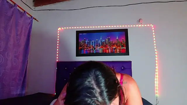 Snapshot of colombianmilf_ chatting on November 2025 03:38:01 AM colombianmilf online show from November 2025 03:38:01 AM