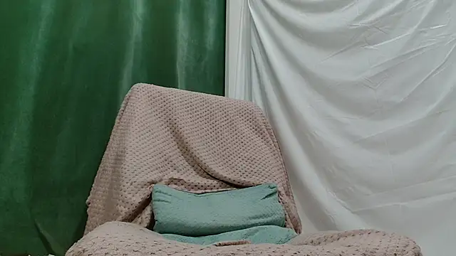 Luckyalice 4u online show from April 2026 09:25:02 AM