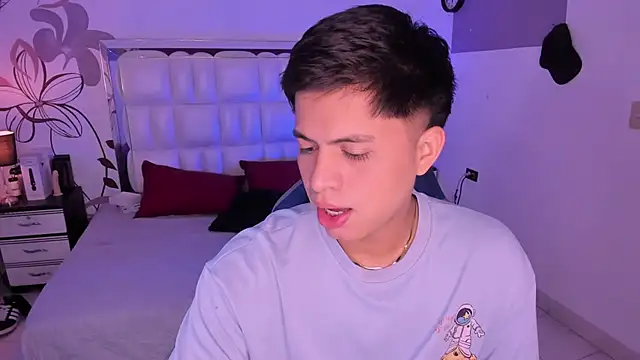 Niicky1  online show from December 2024 08:27:01 PM