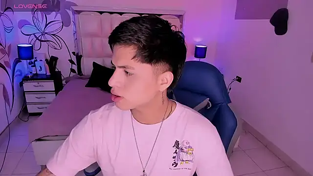 Niicky1  online show from December 2024 08:14:02 PM