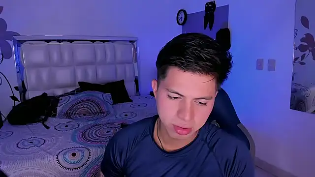 Niicky1  online show from February 2025 09:27:02 PM