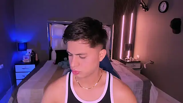 Niicky1  online show from March 2025 09:43:01 PM