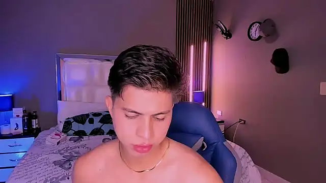 Niicky1  online show from March 2025 09:45:01 PM