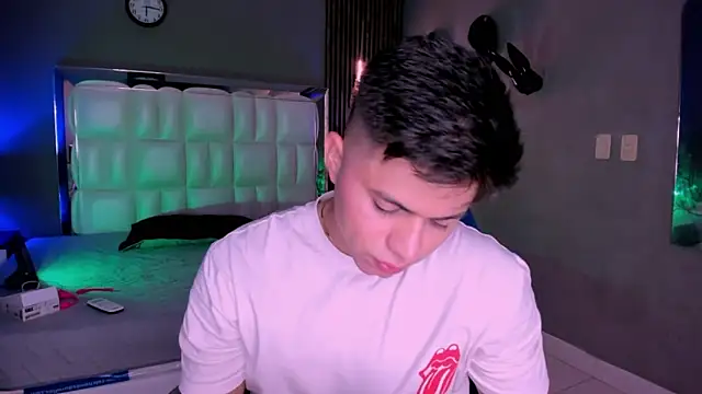 Niicky1  online show from November 2025 02:33:01 PM