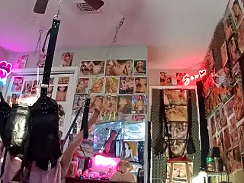 Snapshot of luvs2cumm69 chatting on December 2024 01:43:01 PM luvs2cumm69 online show from December 2024 01:43:01 PM
