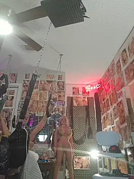 Snapshot of luvs2cumm69 chatting on October 2025 12:20:01 PM luvs2cumm69 online show from October 2025 12:20:01 PM