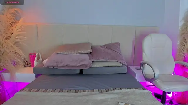 sofia pamela online show from December 2025 07:44:01 PM