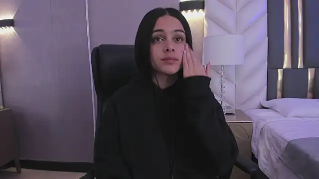 ChloeHarper  online show from January 2026 12:32:02 PM