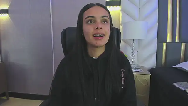 ChloeHarper  online show from February 2026 11:38:02 AM