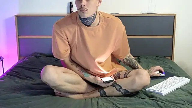 DENIS HERE online show from November 2025 06:07:02 PM