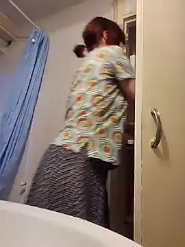 Exhibitionsplit online show from January 2025 05:02:02 PM