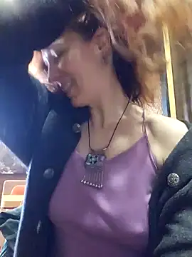 Snapshot of Exhibitionsplit chatting on April 2026 08:57:02 AM Exhibitionsplit online show from April 2026 08:57:02 AM