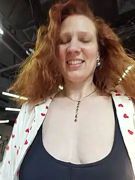 Snapshot of Exhibitionsplit chatting on May 2026 03:06:01 PM Exhibitionsplit online show from May 2026 03:06:01 PM