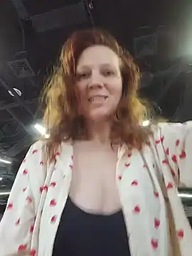 Snapshot of Exhibitionsplit chatting on May 2026 12:23:01 PM Exhibitionsplit online show from May 2026 12:23:01 PM