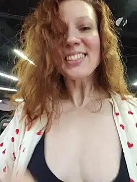 Snapshot of Exhibitionsplit chatting on June 2026 11:35:01 AM Exhibitionsplit online show from June 2026 11:35:01 AM